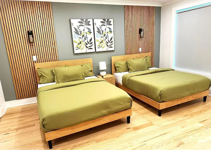Huge 2000 Sqft Luxury & Stylish Condo Minutes To New York