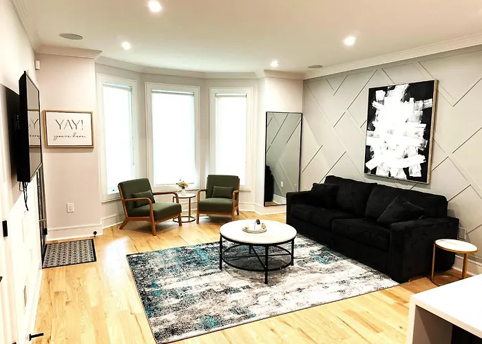 Huge 2000 Sqft Luxury & Stylish Condo Minutes To New York